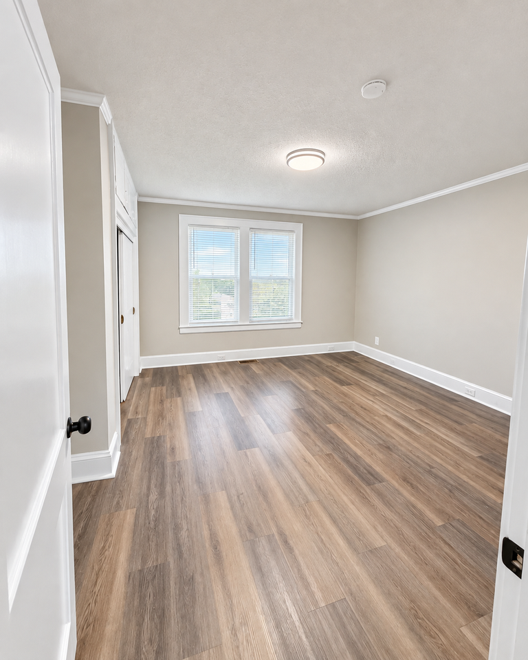 237 1st St E - Photo 3 of 5