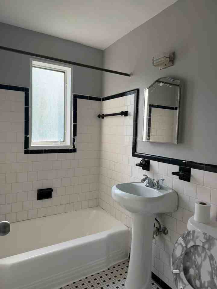900 5th St - Photo 5 of 7