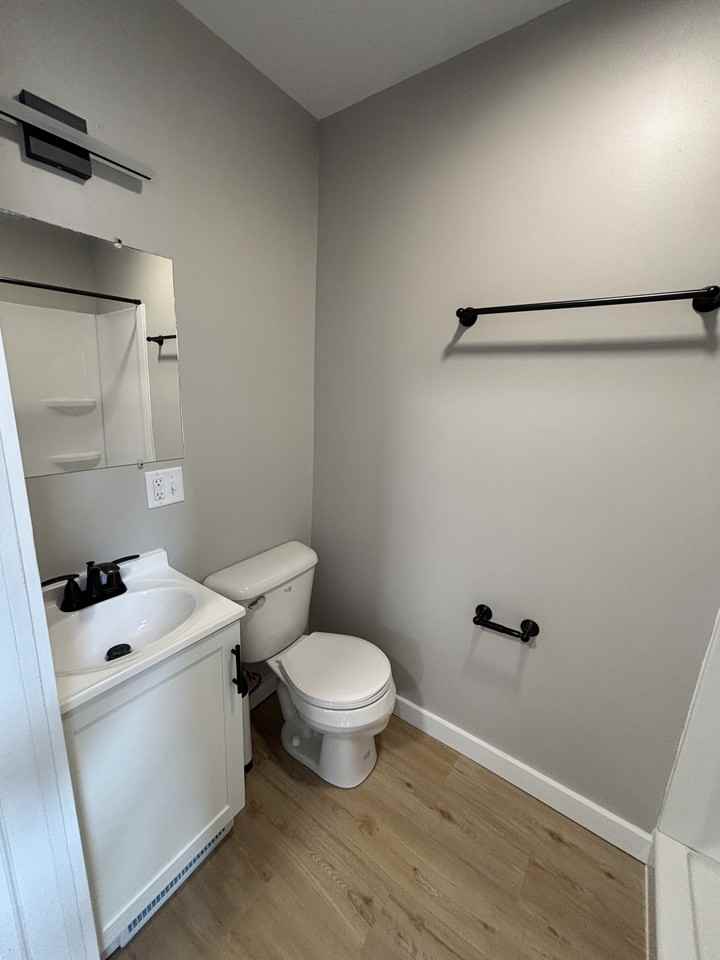 205 Pewabic St - Photo 2 of 16