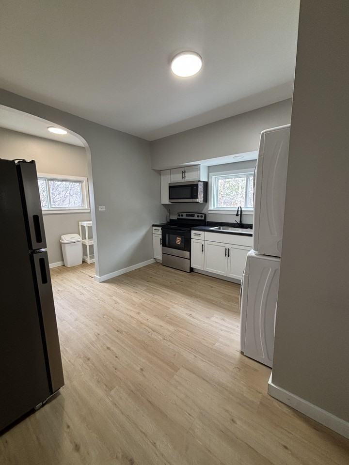 205 Pewabic St - Photo 3 of 16