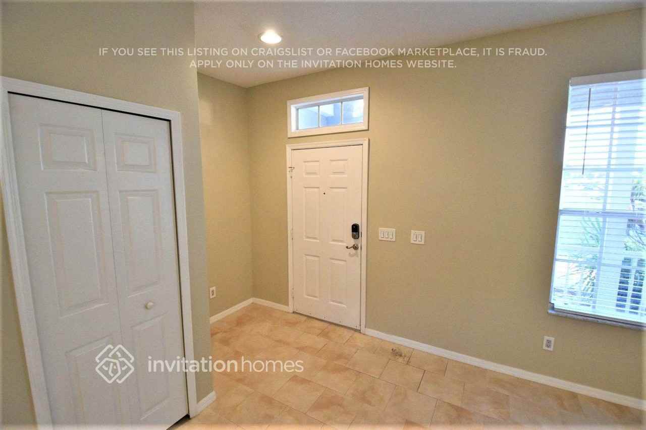 101 London Fog Way - Photo 3 of 16