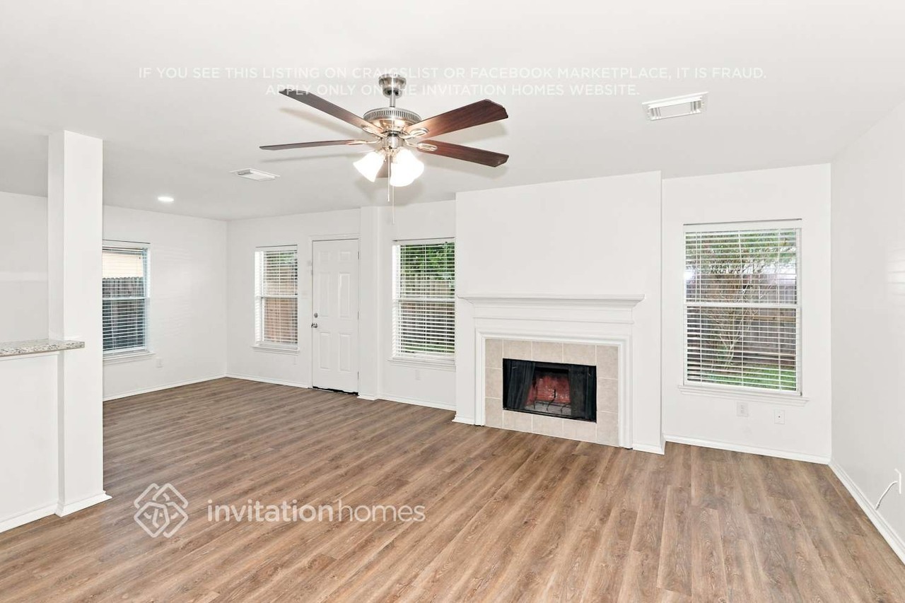 1415 Mcgee Lake Ct - Photo 4 of 18