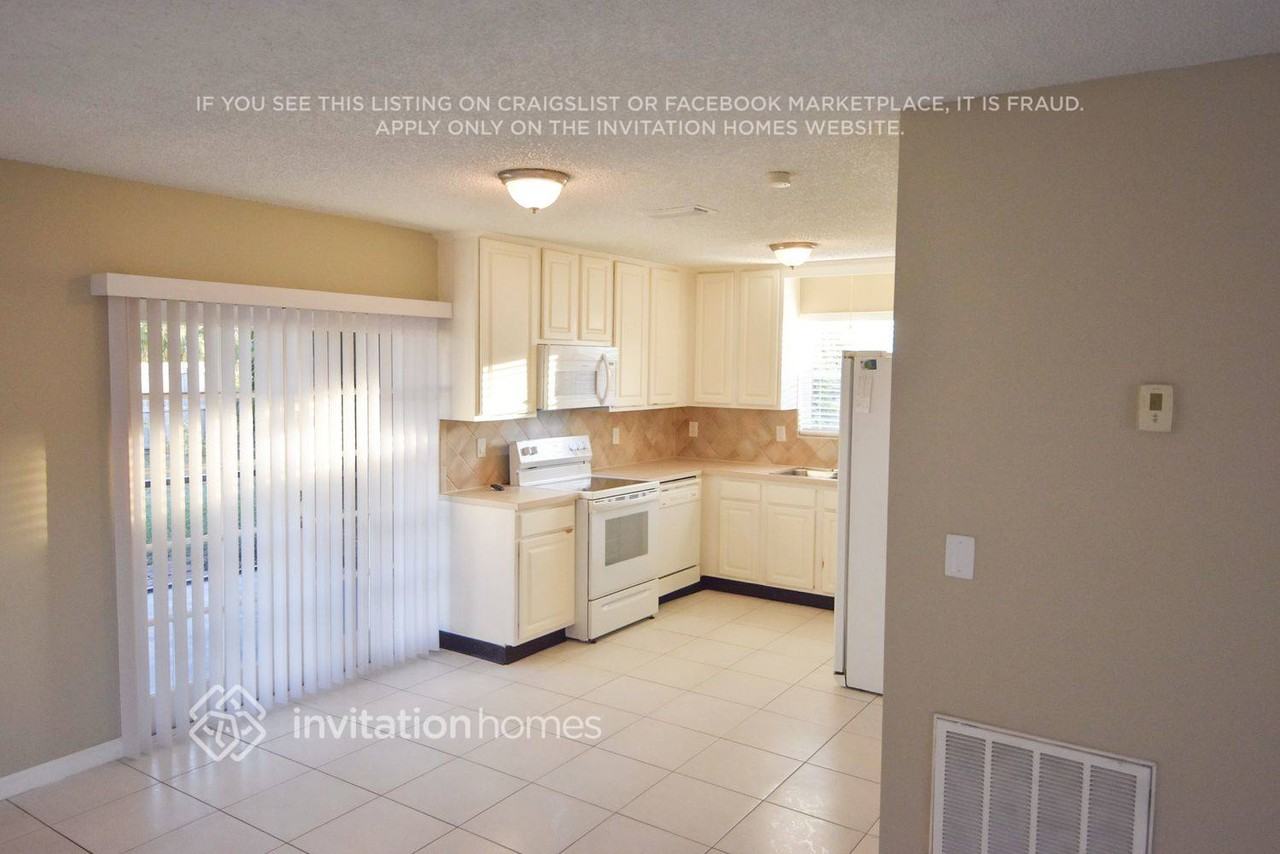 11123 Landsman St - Photo 4 of 11