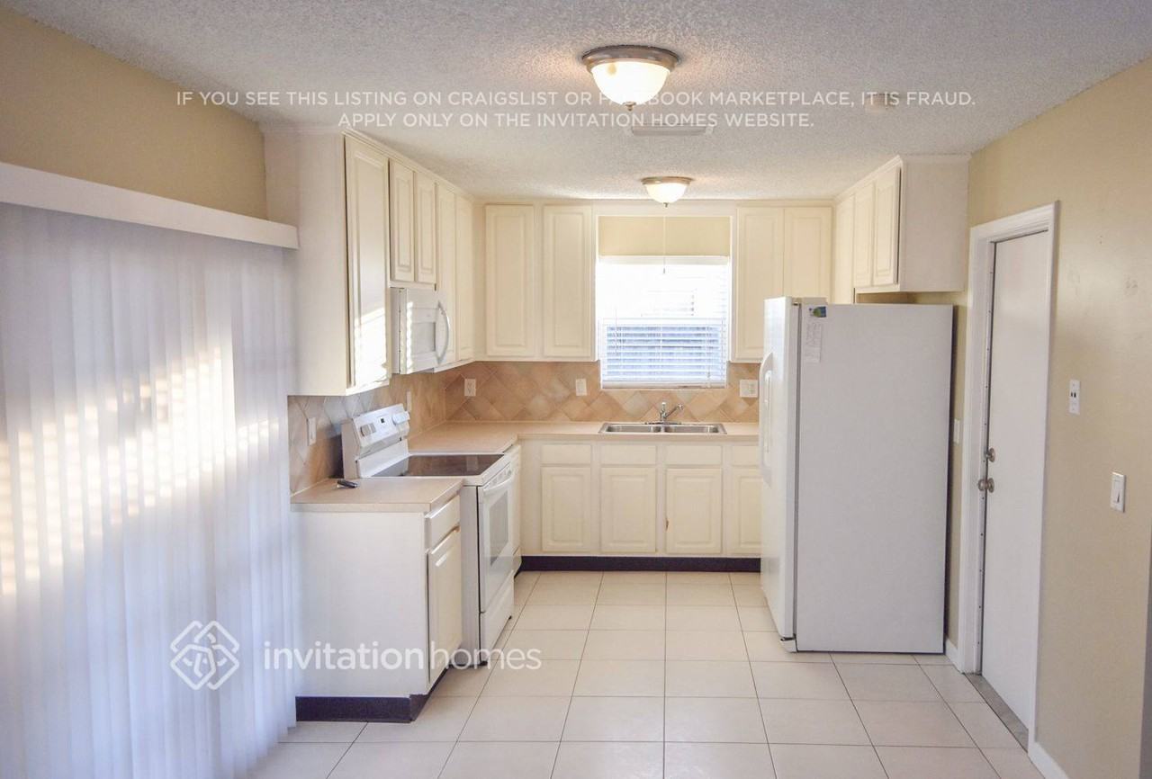 11123 Landsman St - Photo 5 of 11