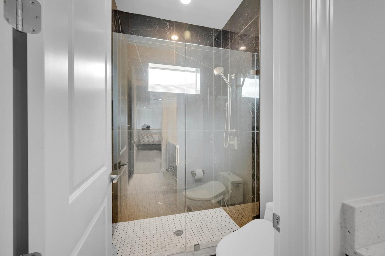 9308 Crestview Cir - Photo 2 of 50