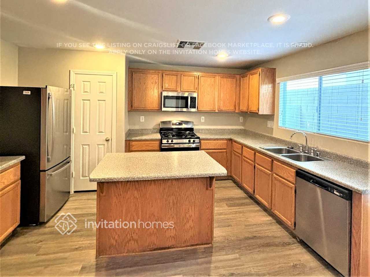 1152 Golden Apple St - Photo 3 of 8