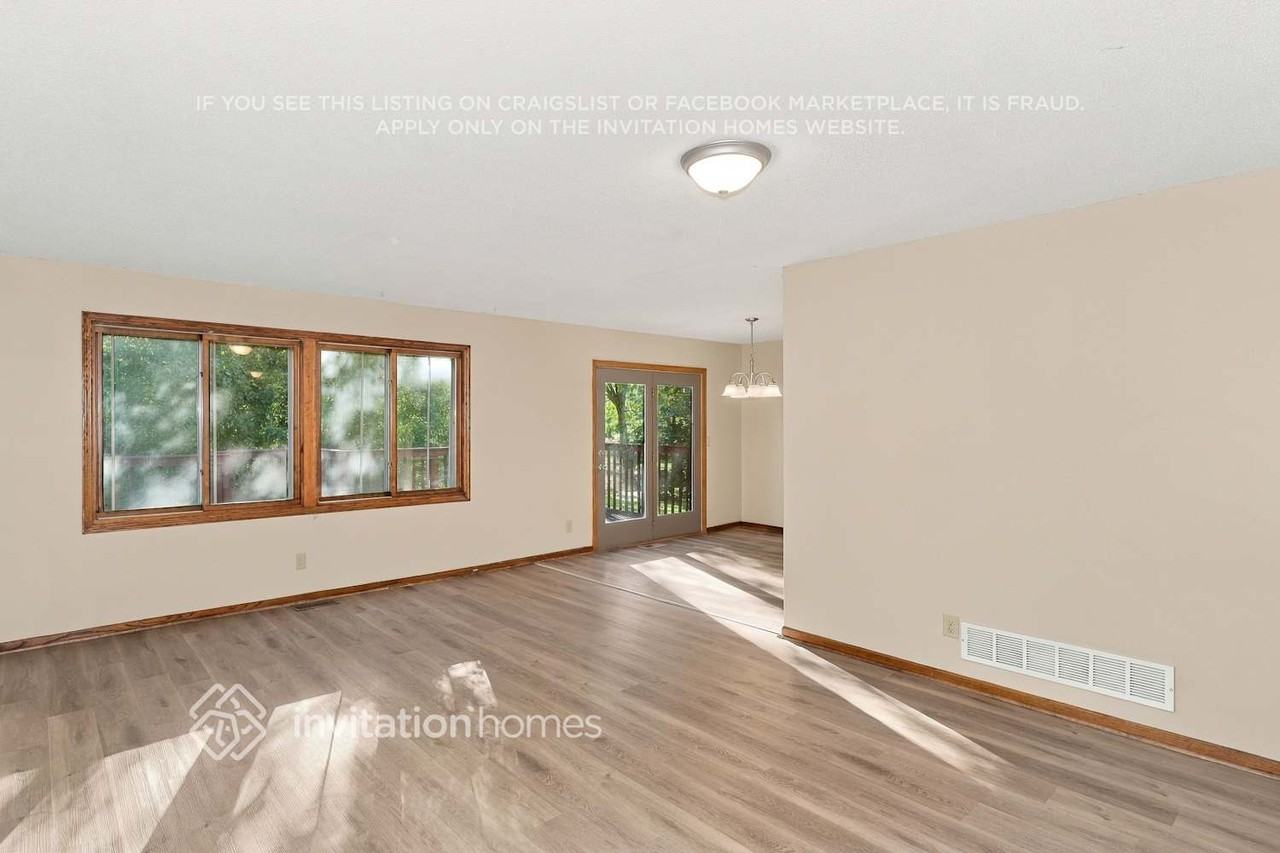 14120 Rosewood Ln N - Photo 4 of 18