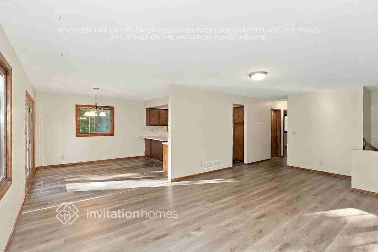 14120 Rosewood Ln N - Photo 5 of 18