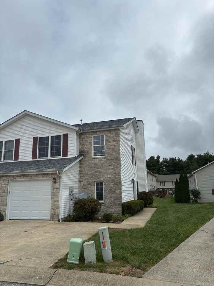 2632 E Oaklawn Ct - Photo 2 of 10