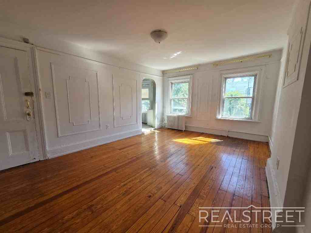 27 Cheever Pl #4 - Photo 2 of 11
