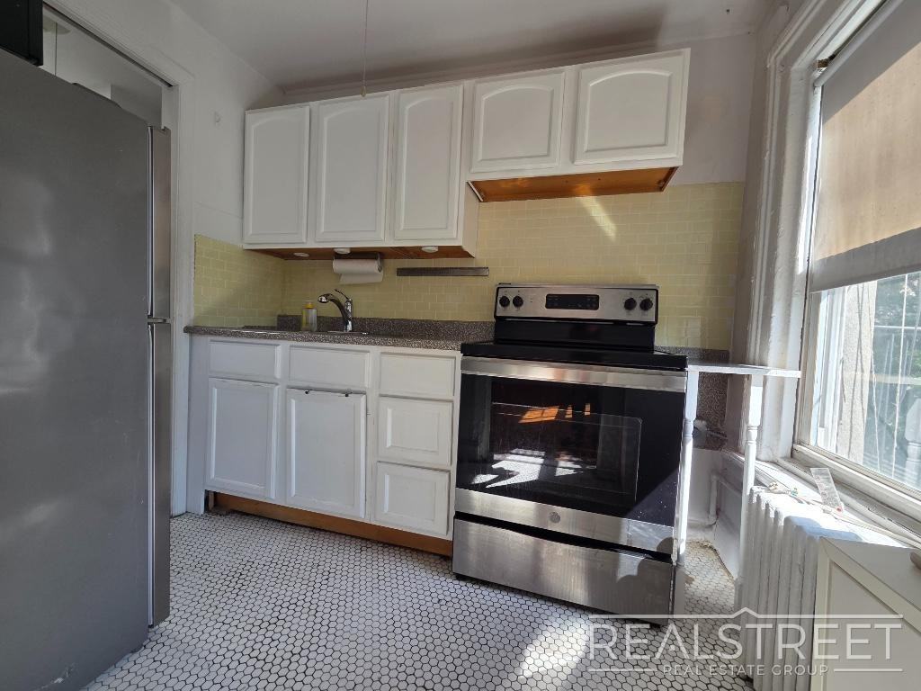 27 Cheever Pl #4 - Photo 4 of 11