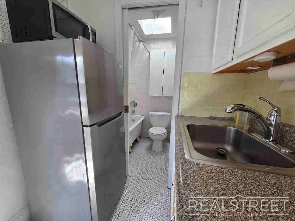 27 Cheever Pl #4 - Photo 5 of 11