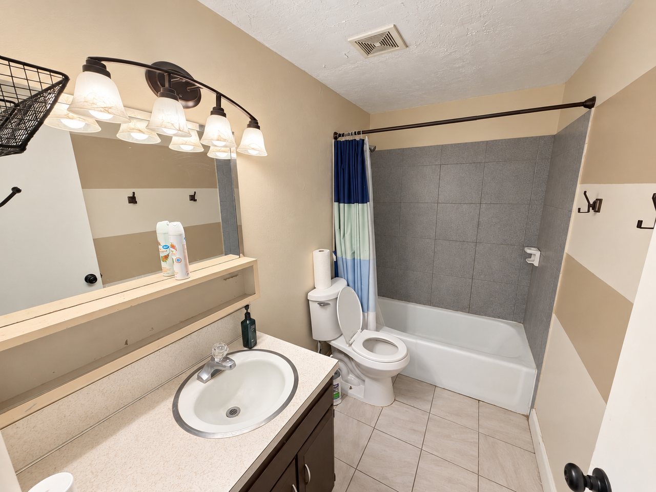 811 S 75 E - Photo 6 of 8
