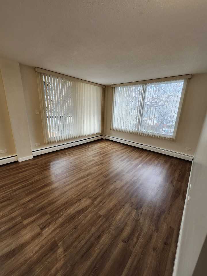 2315 14A Street S.W. - Photo 2 of 5