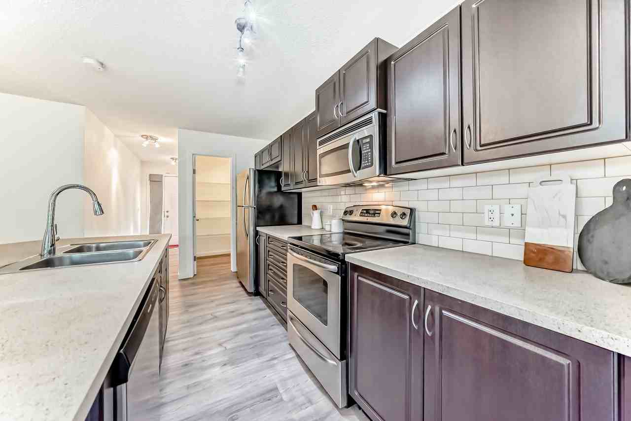 790 River Heights Crescent - Photo 3 of 25
