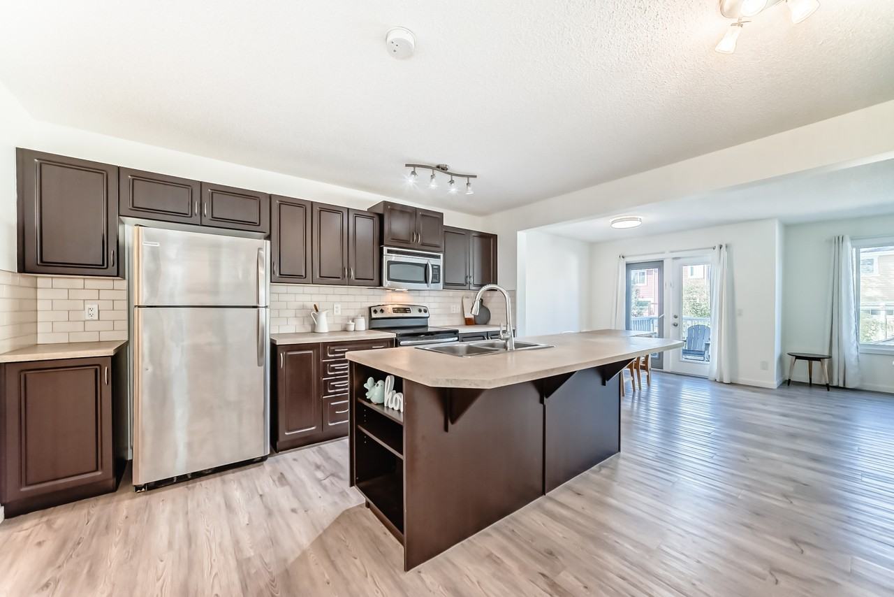 790 River Heights Crescent - Photo 4 of 25