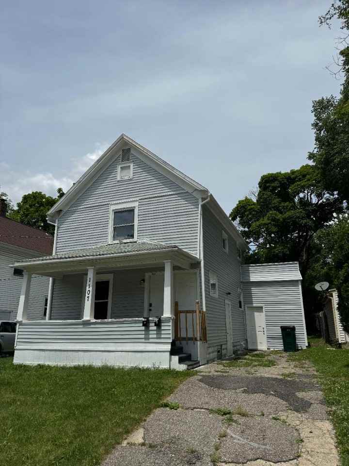 1107 Hickory St - Photo 2 of 5