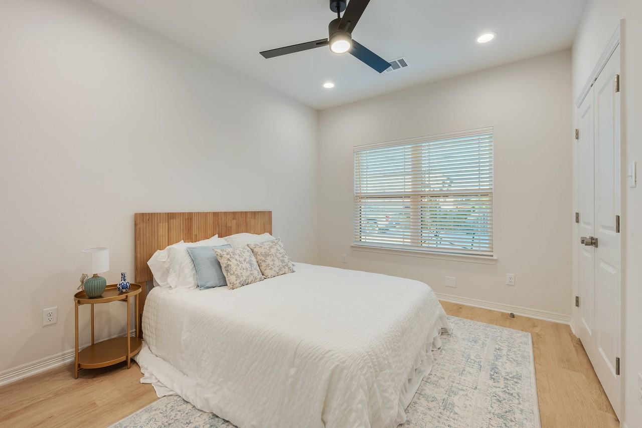 238 Richards St #1 - Photo 6 of 12