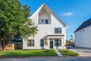 featured image of 2105 Crest St #1