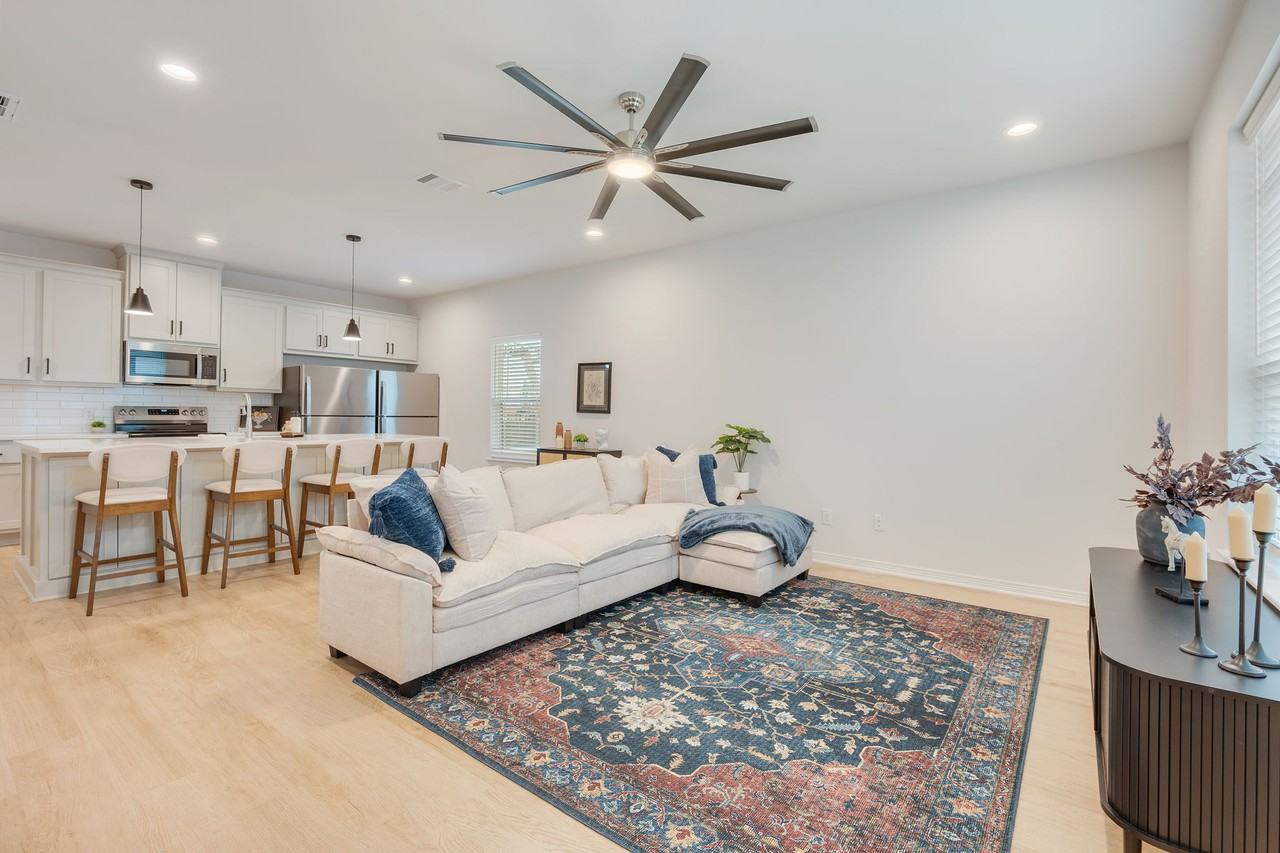 2108 Crest St #1 - Photo 2 of 11