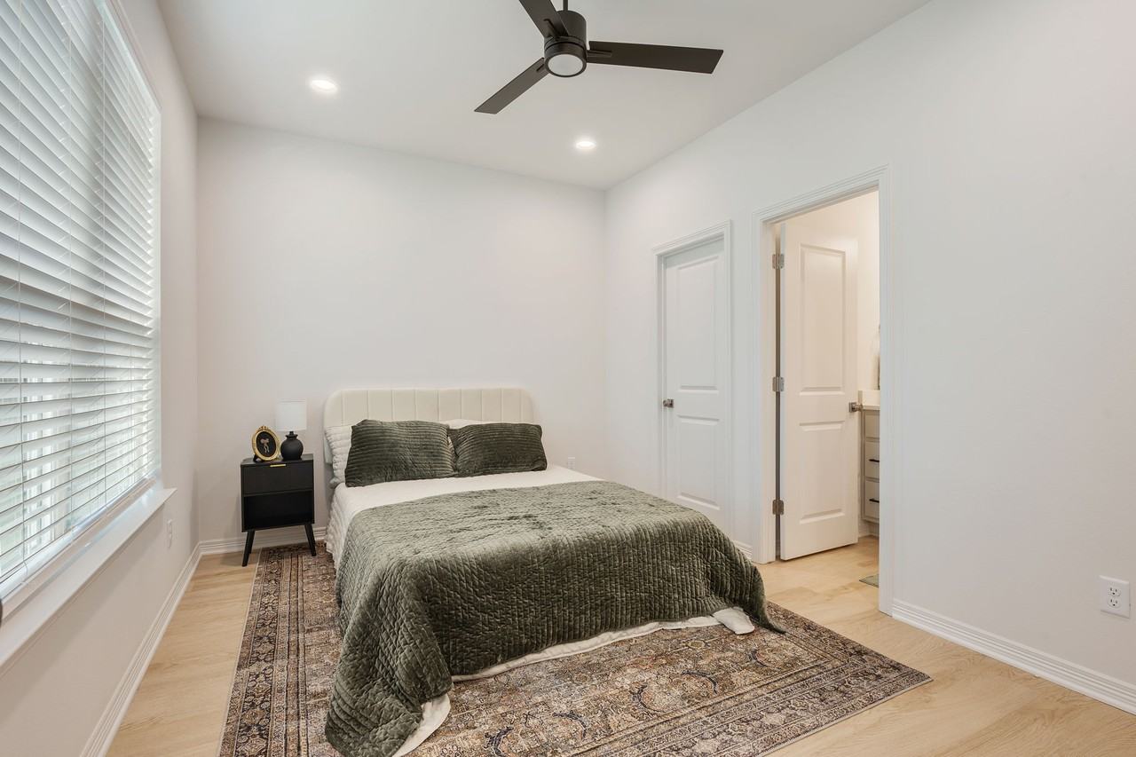 2108 Crest St #1 - Photo 4 of 11
