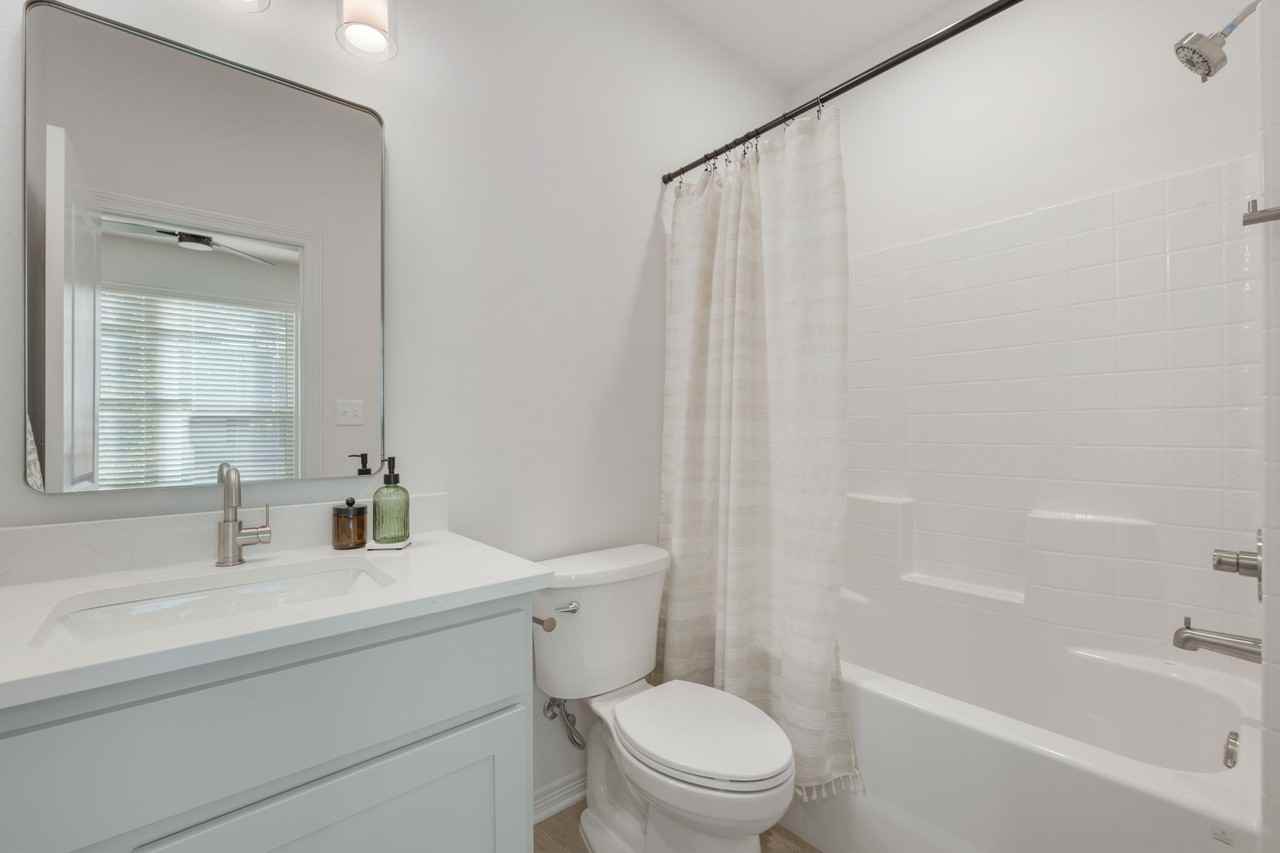 2108 Crest St #1 - Photo 5 of 11