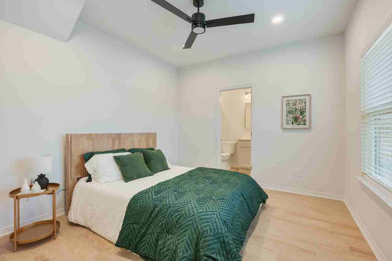 2108 Crest St #1 - Photo 6 of 11