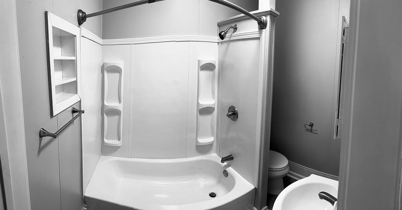 110 Loraine St - Photo 3 of 15