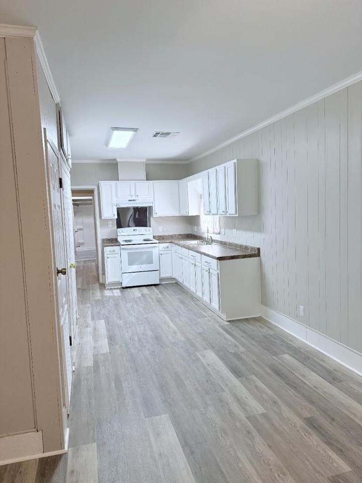 110 Loraine St - Photo 2 of 15
