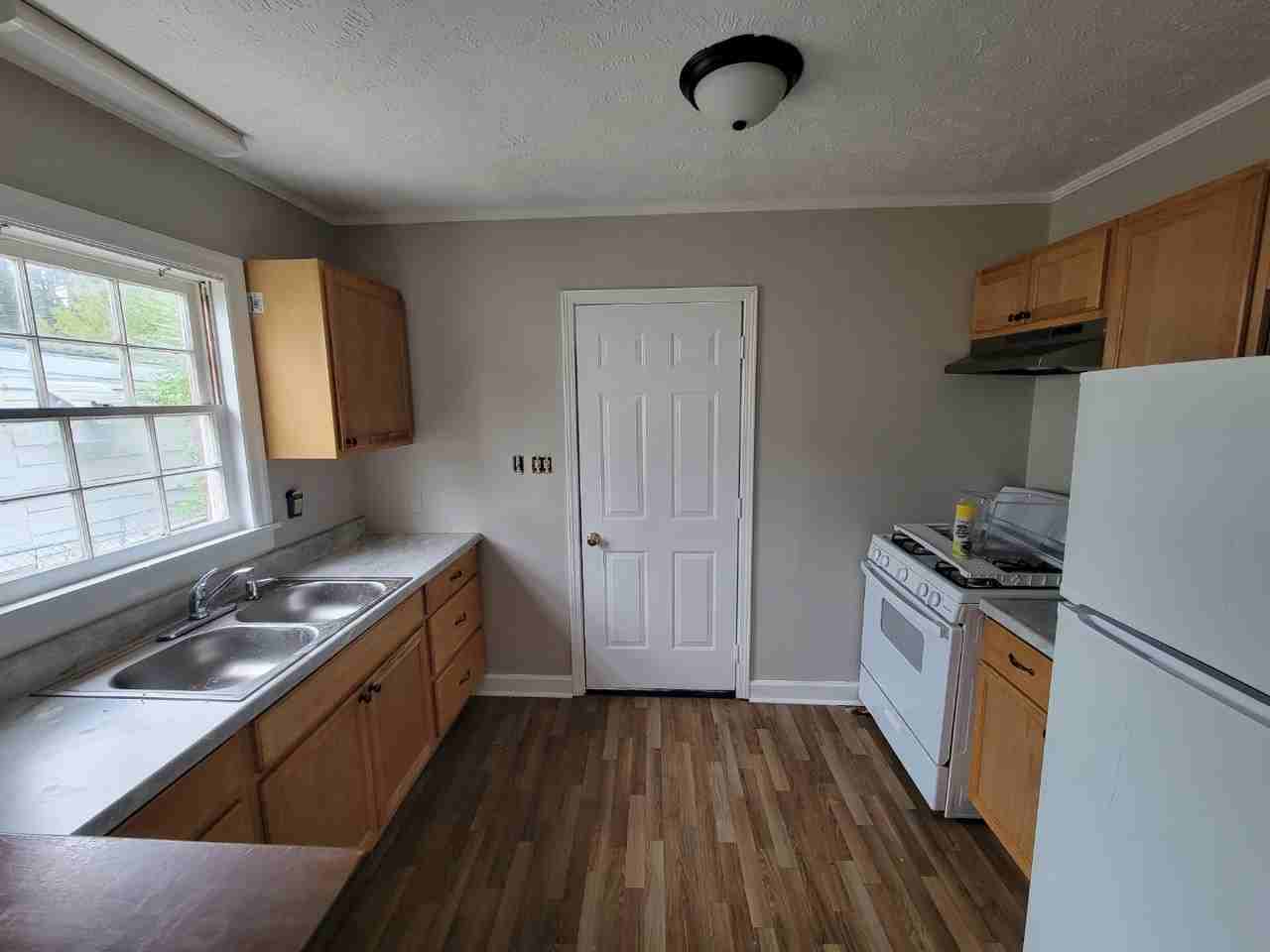 66 Webber St - Photo 7 of 11