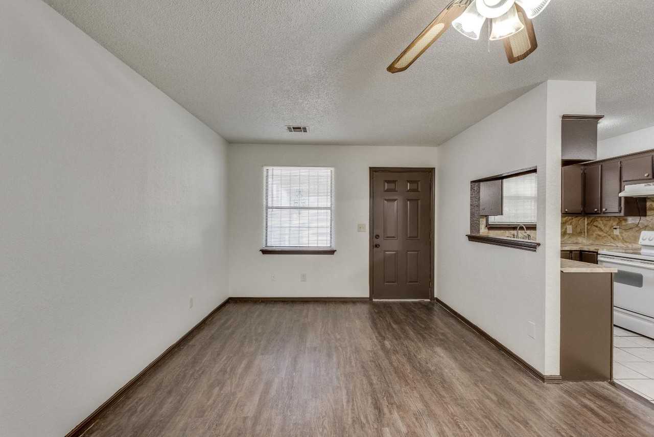 2210 Sw 30th St - Photo 7 of 20