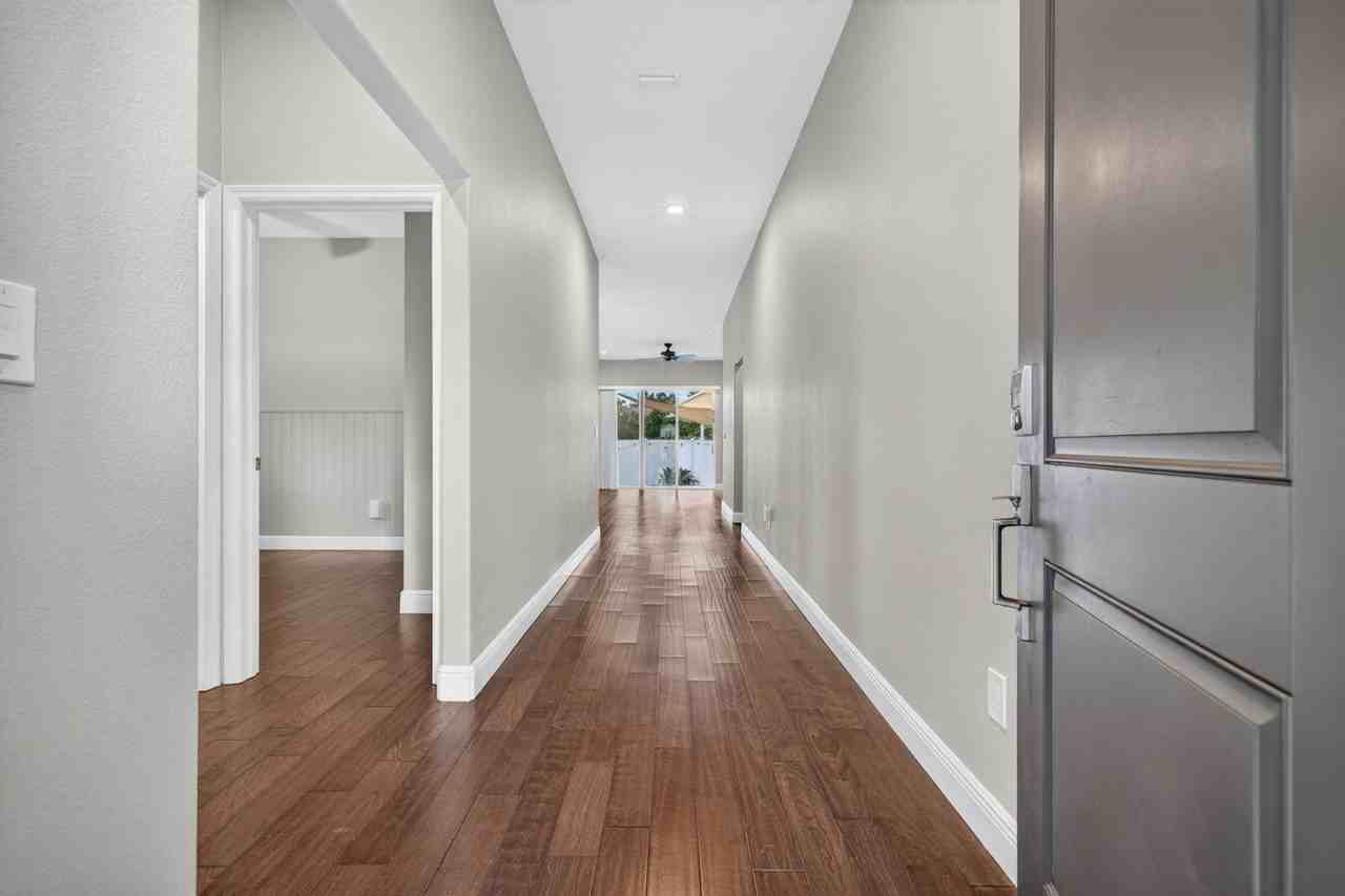 2520 W Douglas St - Photo 3 of 20