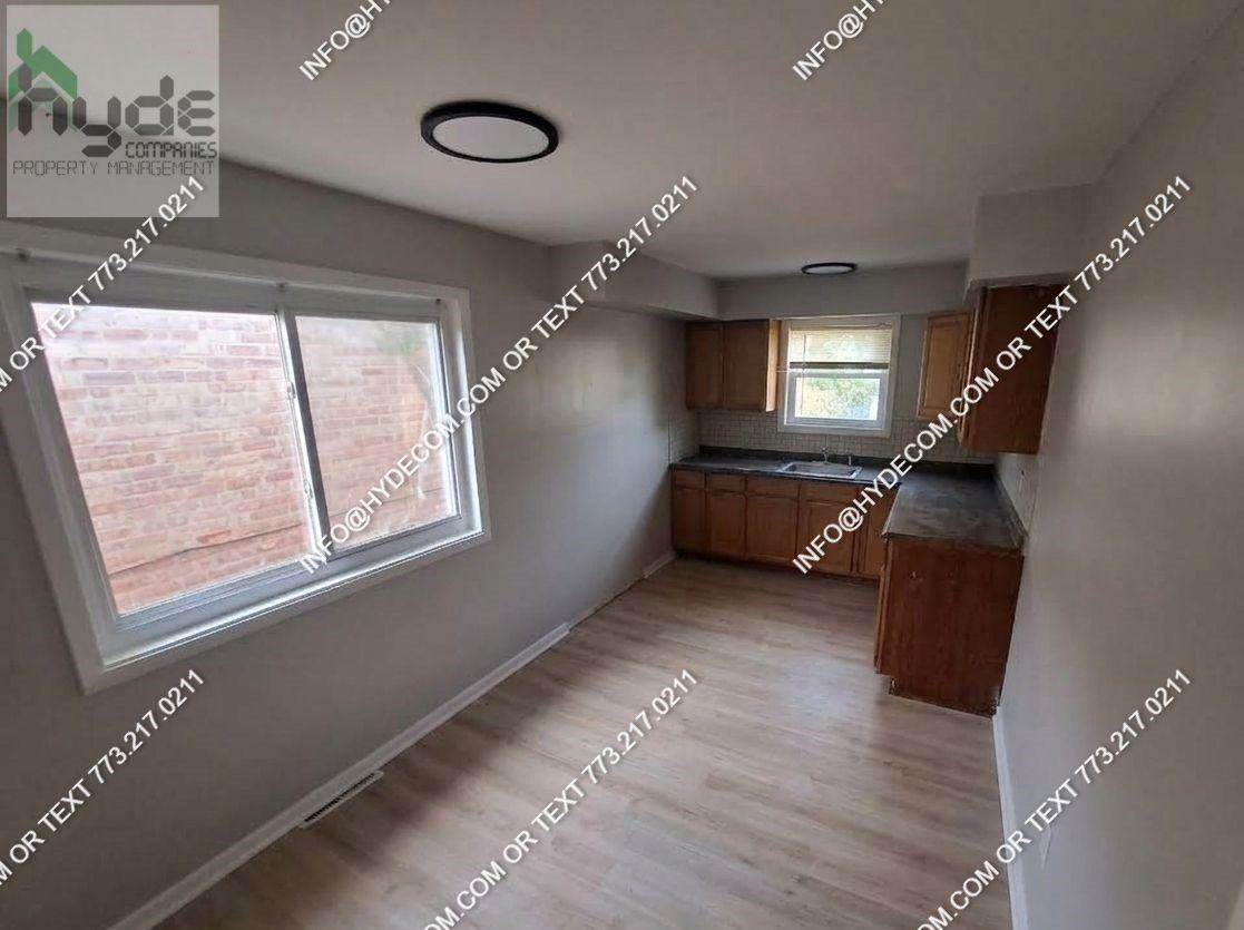8922 S Lowe Ave #1 - Photo 4 of 11