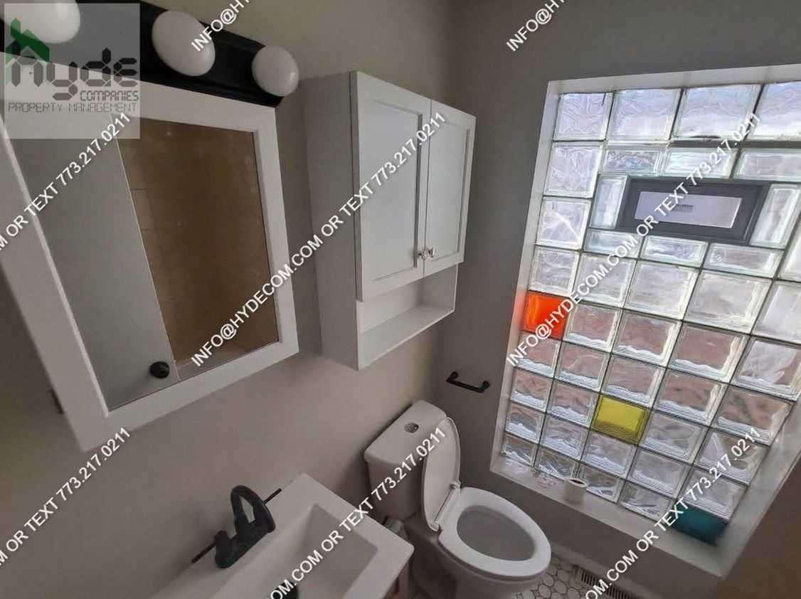 8922 S Lowe Ave #1 - Photo 5 of 11