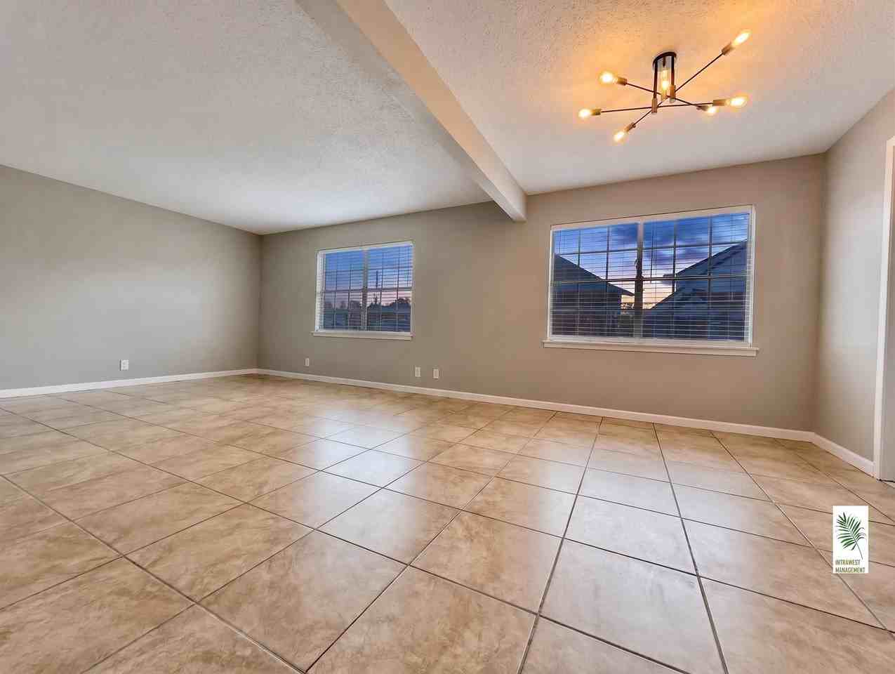 3901 Englewood Cir #3901 - Photo 2 of 31