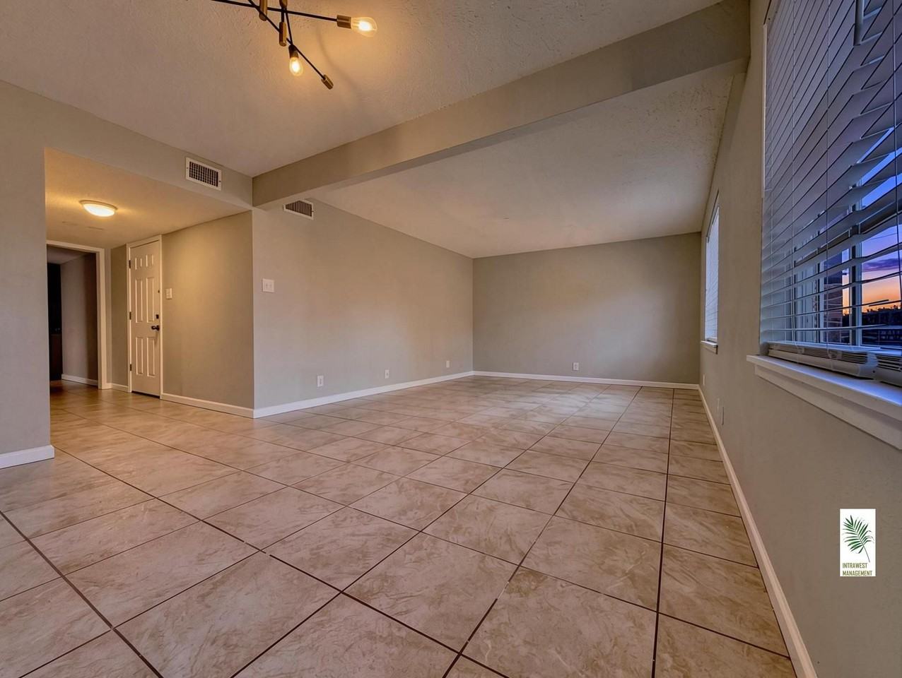 3901 Englewood Cir #3901 - Photo 3 of 31