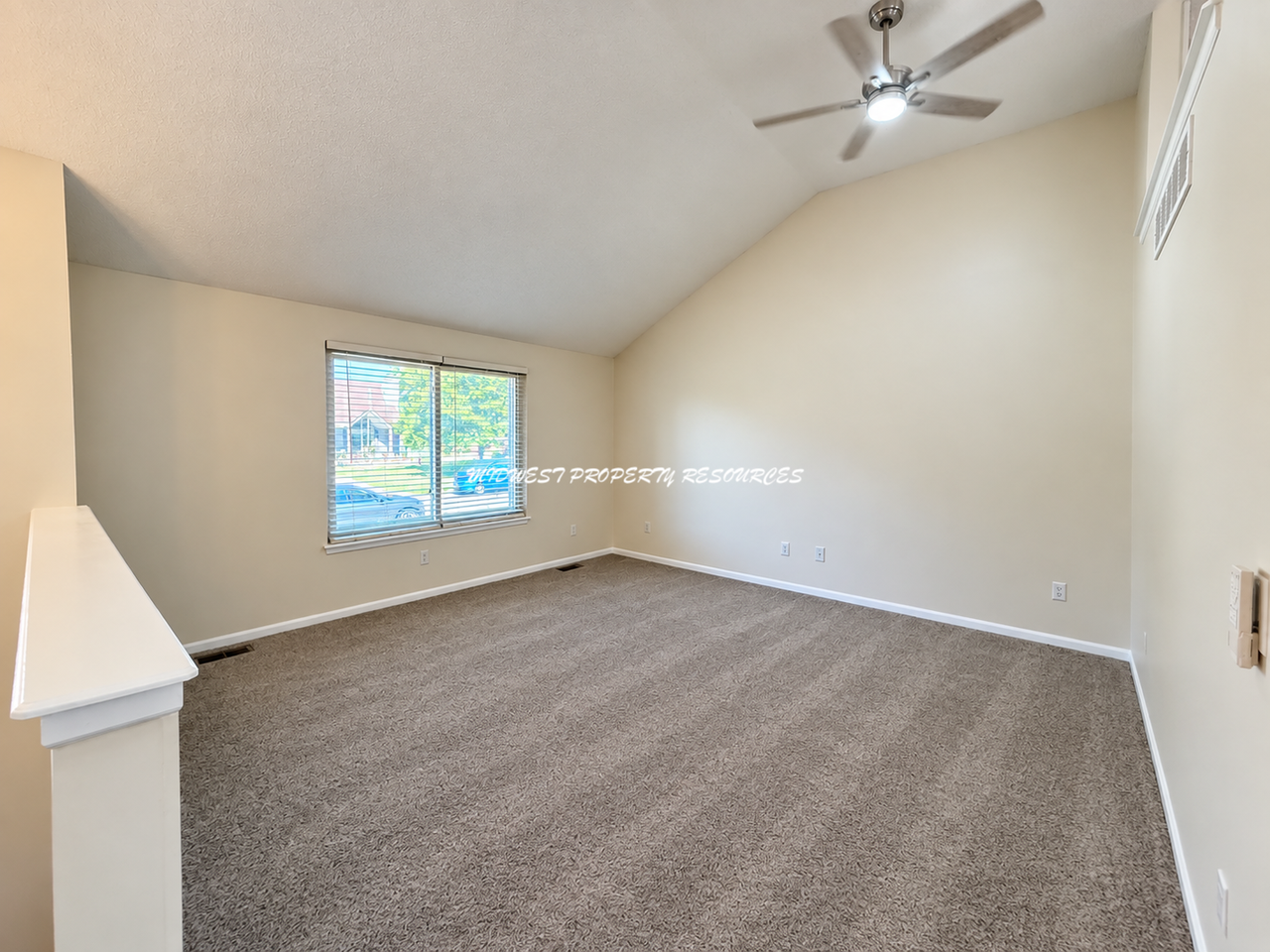 719 S Park Dr - Photo 4 of 27