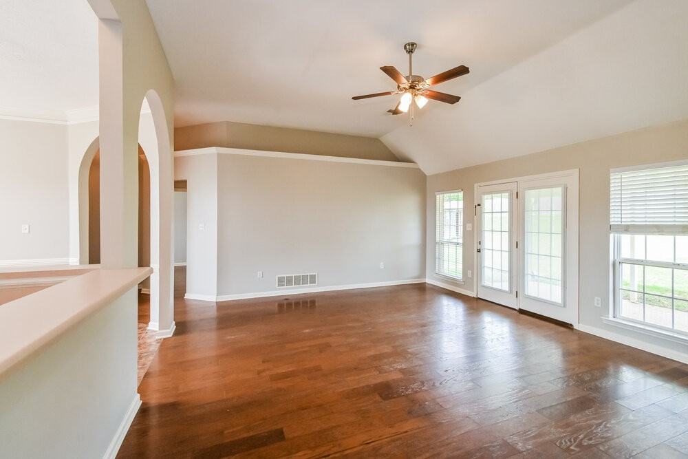 8415 Linda Shore Dr N - Photo 4 of 17