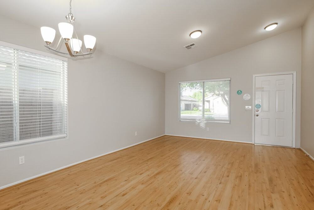 21618 N 33rd Ave - Photo 3 of 16