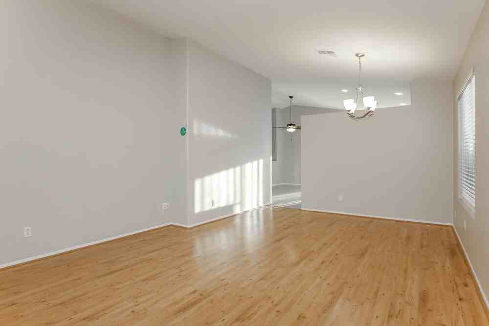 21618 N 33rd Ave - Photo 4 of 16
