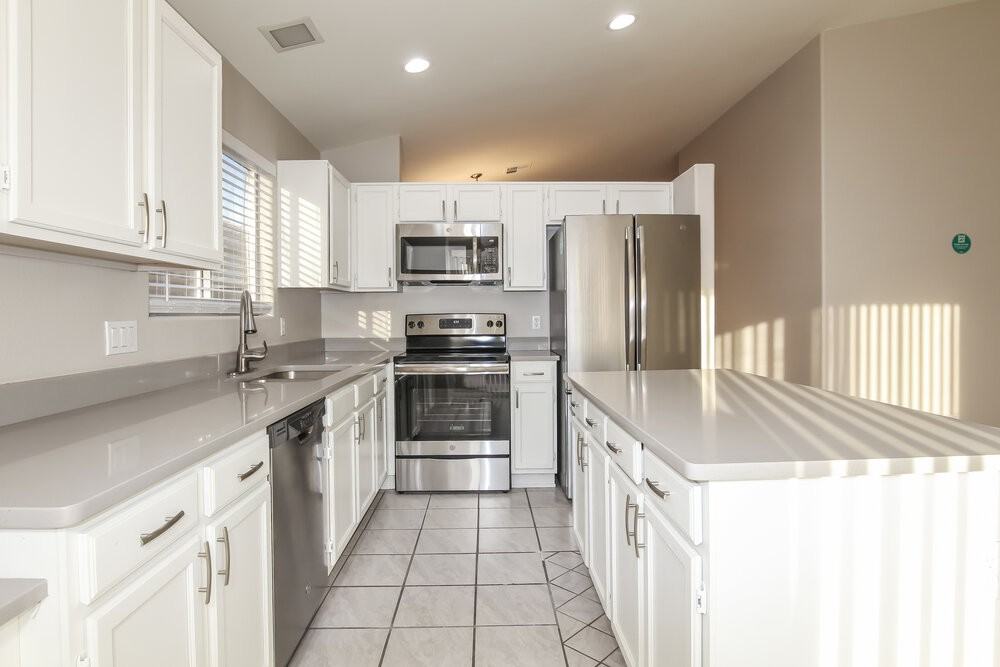 21618 N 33rd Ave - Photo 7 of 16