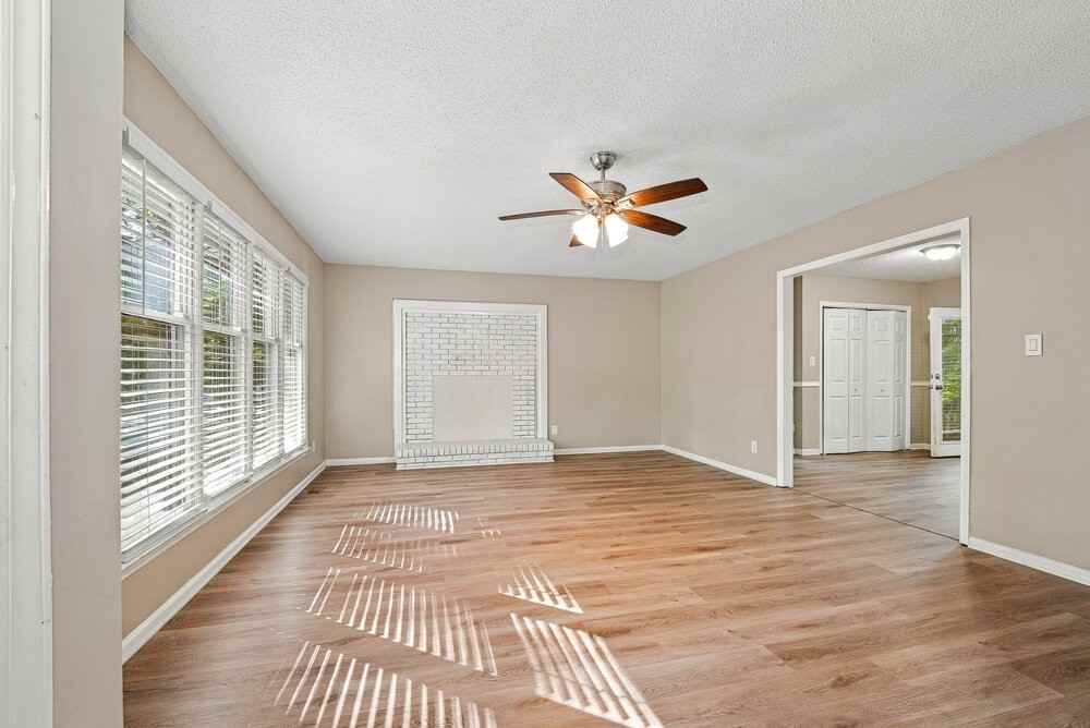 3504 Hickory Nut Ct - Photo 4 of 16