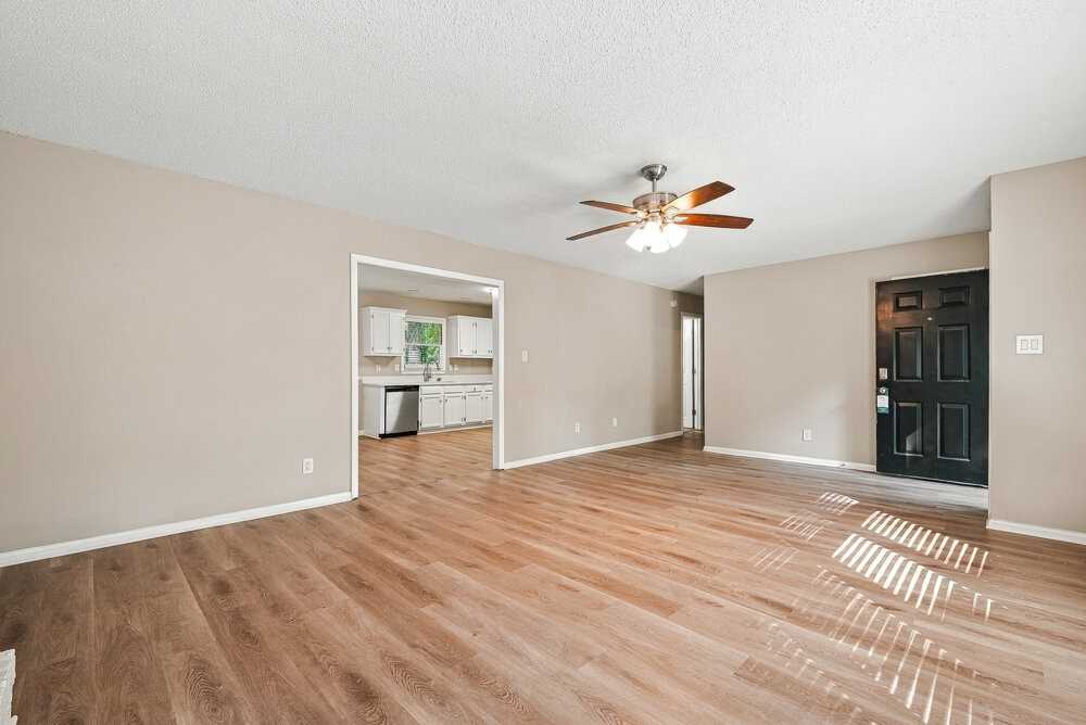 3504 Hickory Nut Ct - Photo 6 of 16