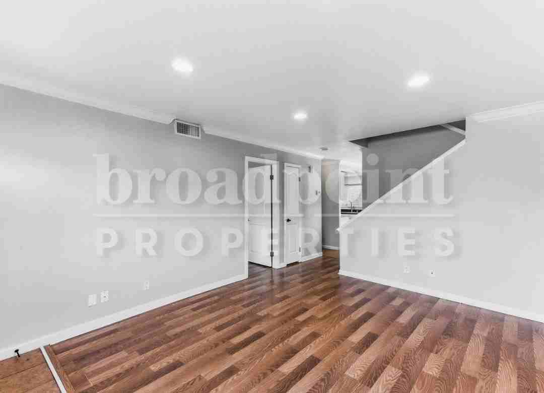 1423 N Broadway #E - Photo 5 of 26