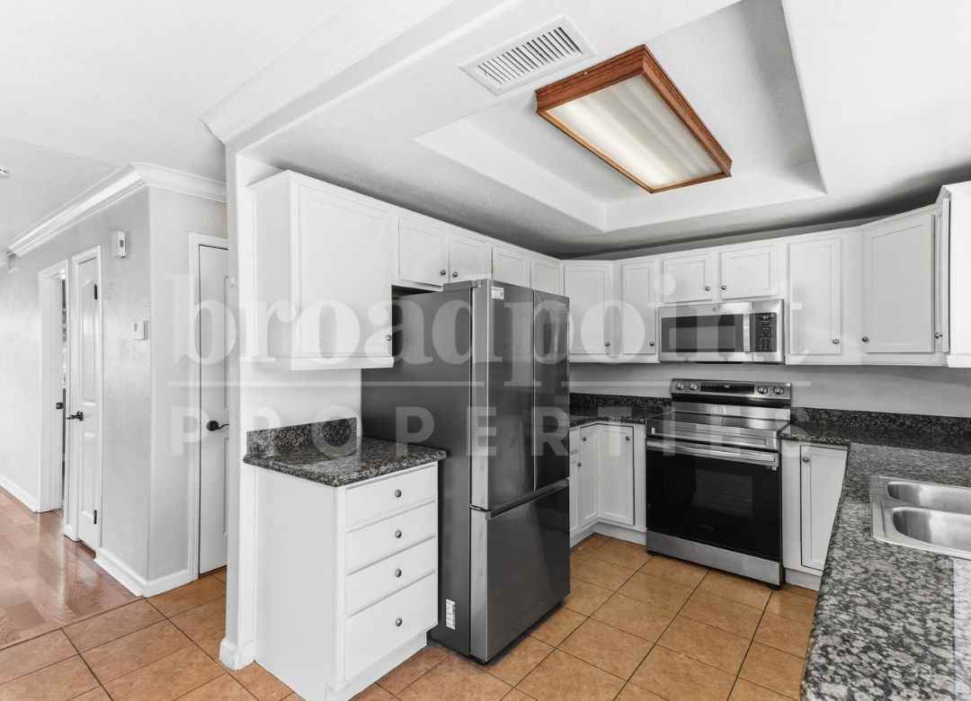 1423 N Broadway #E - Photo 6 of 26