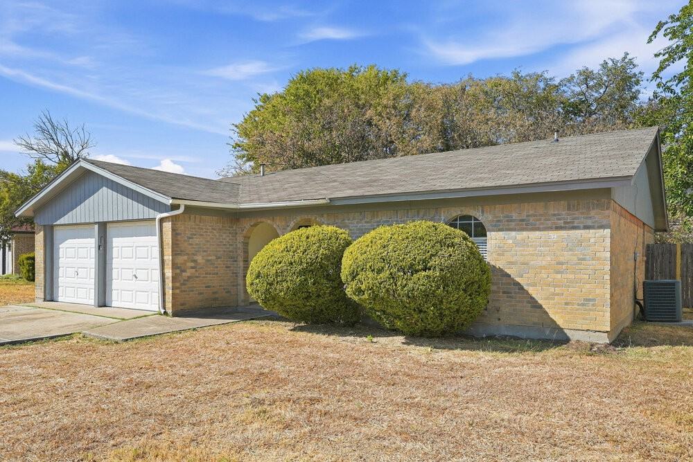 2821 Lana Cir - Photo 3 of 16