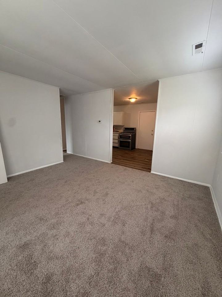 1832 Bancroft Dr - Photo 2 of 13