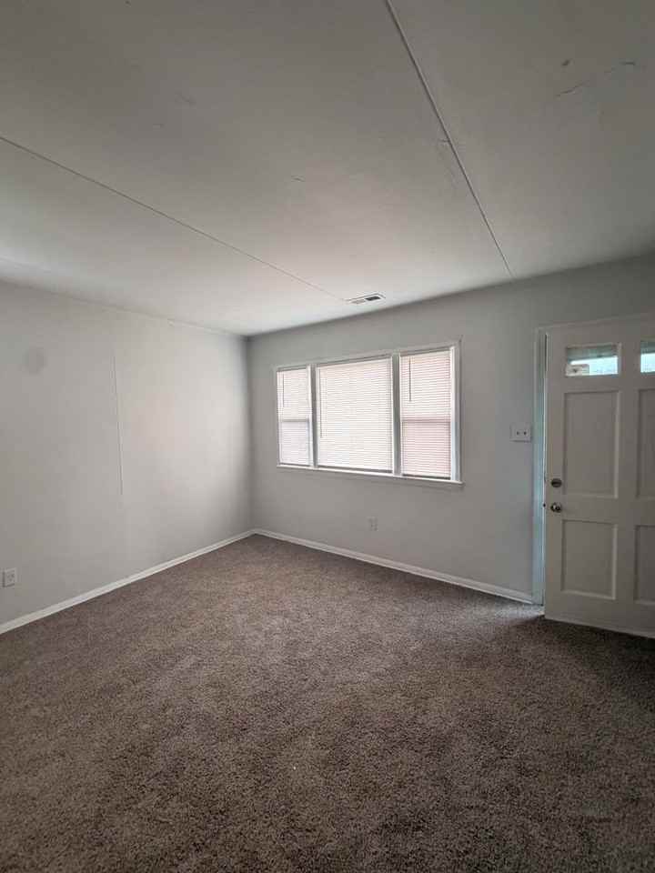 1832 Bancroft Dr - Photo 3 of 13
