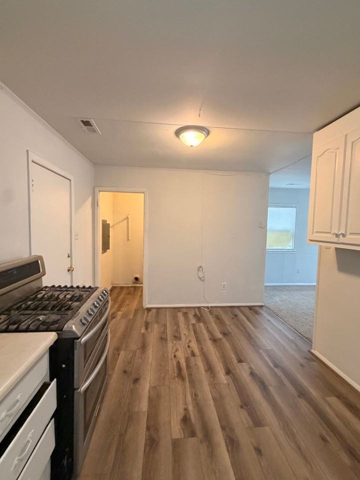 1832 Bancroft Dr - Photo 5 of 13