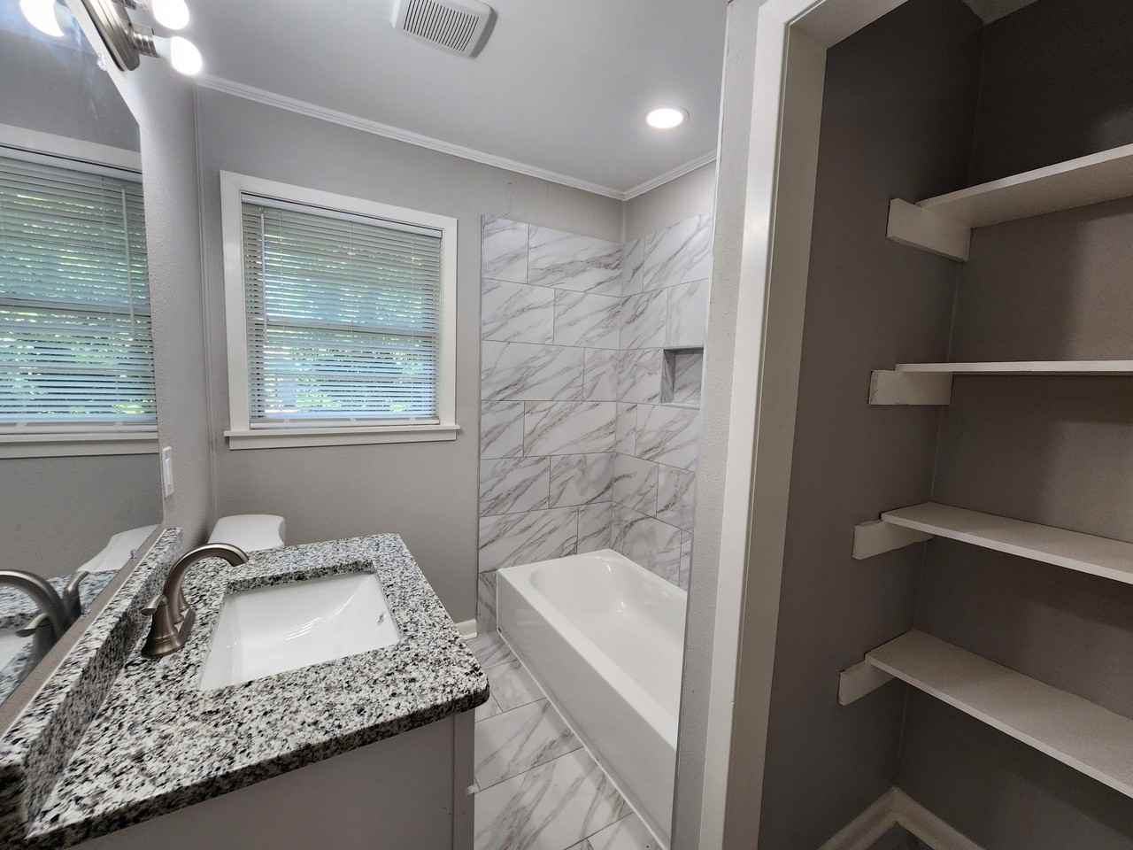 1005 Thompson St #1 - Photo 3 of 10